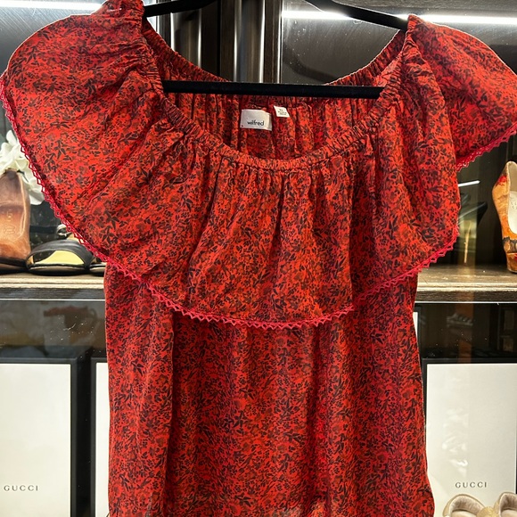 Aritzia Tops - Wilfred Aritzia size xs off the shoulder top